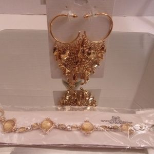 NWT EARRINGS & BRACELET RETAIL $31 C25